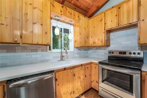 Kitchen - 771 Woodland, Crestline, CA 92325 photo 2 of 3
