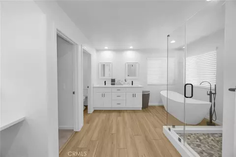 Bath - 45894 Paseo Gallante, Temecula, CA 92592 photo 3 of 10