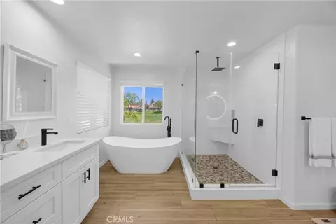 Bath - 45894 Paseo Gallante, Temecula, CA 92592 photo 6 of 10