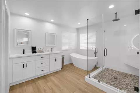 Bath - 45894 Paseo Gallante, Temecula, CA 92592 photo 4 of 10