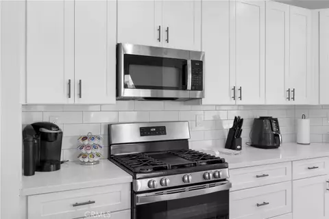 Kitchen - 45894 Paseo Gallante, Temecula, CA 92592 photo 3 of 4