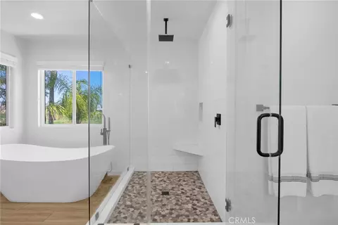 Bath - 45894 Paseo Gallante, Temecula, CA 92592 photo 7 of 10