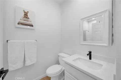 Bath - 45894 Paseo Gallante, Temecula, CA 92592 photo 10 of 10