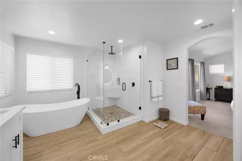 Bath - 45894 Paseo Gallante, Temecula, CA 92592 photo 5 of 10