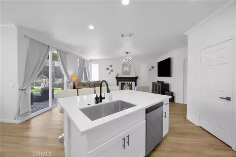 Kitchen - 45894 Paseo Gallante, Temecula, CA 92592 photo 4 of 4