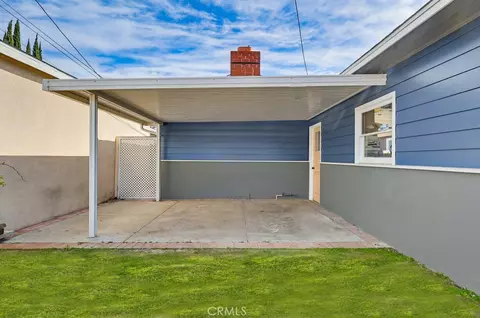 Exterior - 3133 Cedar Ave, Long Beach, CA 90806 photo 7 of 17
