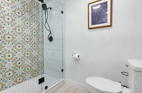 Bath - 3133 Cedar Ave, Long Beach, CA 90806 photo 3 of 5