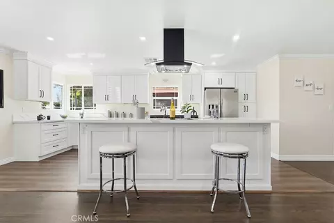 Kitchen - 3133 Cedar Ave, Long Beach, CA 90806 photo 4 of 11