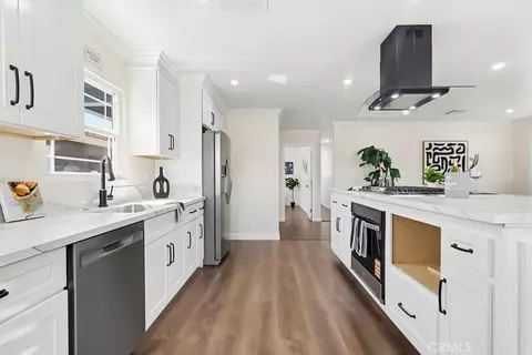 Kitchen - 3133 Cedar Ave, Long Beach, CA 90806 photo 9 of 11