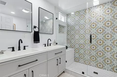 Bath - 3133 Cedar Ave, Long Beach, CA 90806 photo 1 of 5