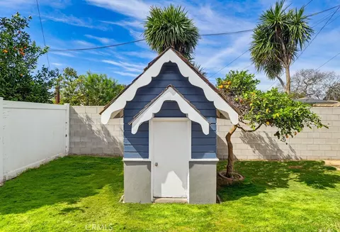Exterior - 3133 Cedar Ave, Long Beach, CA 90806 photo 16 of 17