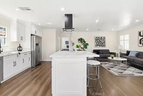 Kitchen - 3133 Cedar Ave, Long Beach, CA 90806 photo 10 of 11
