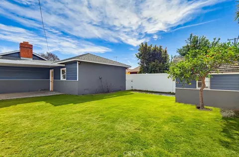 Exterior - 3133 Cedar Ave, Long Beach, CA 90806 photo 11 of 17