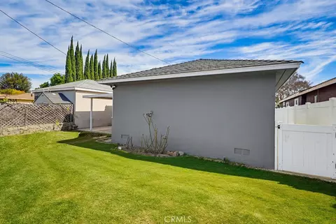 Exterior - 3133 Cedar Ave, Long Beach, CA 90806 photo 12 of 17