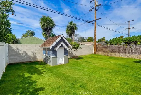 Exterior - 3133 Cedar Ave, Long Beach, CA 90806 photo 14 of 17