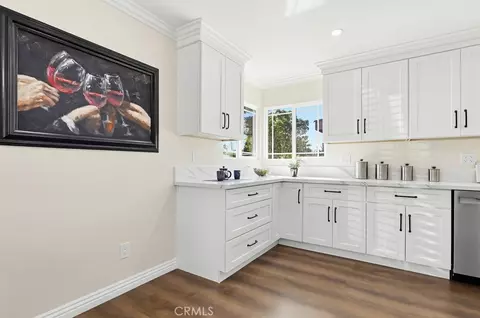 Kitchen - 3133 Cedar Ave, Long Beach, CA 90806 photo 5 of 11