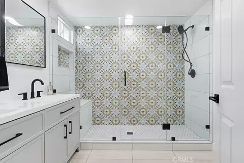 Bath - 3133 Cedar Ave, Long Beach, CA 90806 photo 2 of 5