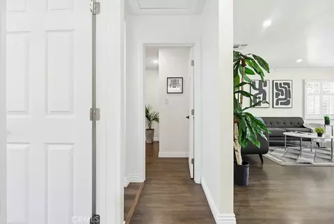 Entry Way - 3133 Cedar Ave, Long Beach, CA 90806 photo 1 of 1
