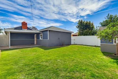 Exterior - 3133 Cedar Ave, Long Beach, CA 90806 photo 10 of 17