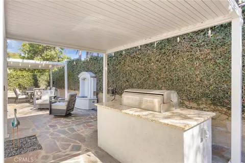 Exterior - 6380 E Bixby Hl, Long Beach, CA 90815 photo 9 of 14