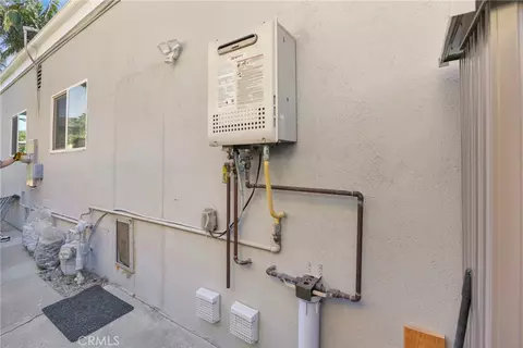 Exterior - 6380 E Bixby Hl, Long Beach, CA 90815 photo 10 of 14