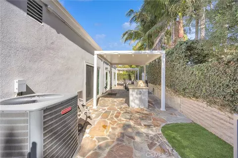 Exterior - 6380 E Bixby Hl, Long Beach, CA 90815 photo 8 of 14