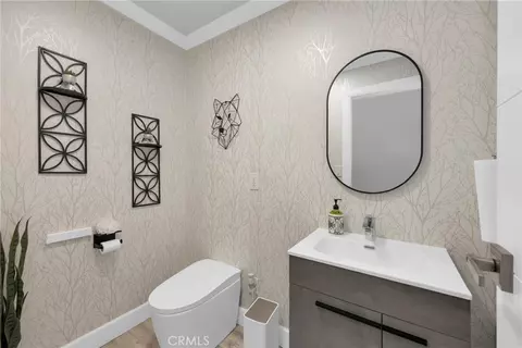 Bath - 6380 E Bixby Hl, Long Beach, CA 90815 photo 1 of 6