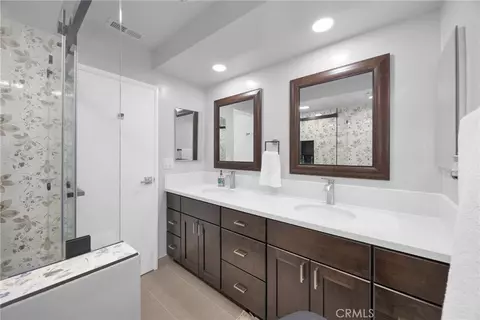 Bath - 6380 E Bixby Hl, Long Beach, CA 90815 photo 5 of 6