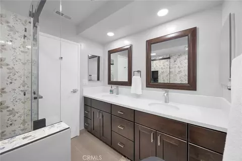 Bath - 6380 E Bixby Hl, Long Beach, CA 90815 photo 5 of 6