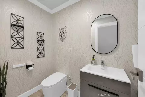 Bath - 6380 E Bixby Hl, Long Beach, CA 90815 photo 1 of 6