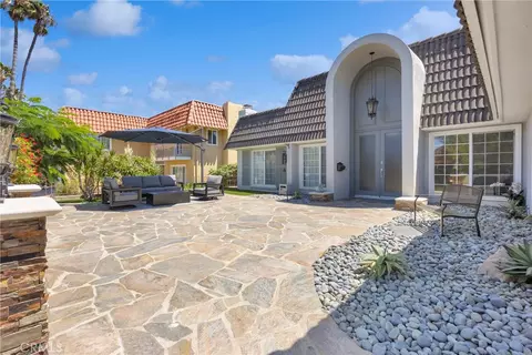 Exterior - 6380 E Bixby Hl, Long Beach, CA 90815 photo 2 of 14