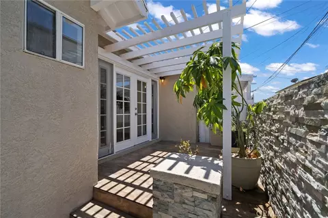 Exterior - 2020 E 14th, Long Beach, CA 90804 photo 2 of 5