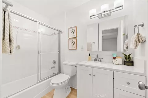 Bath - 2342 E La Veta, Orange, CA 92869 photo 1 of 2