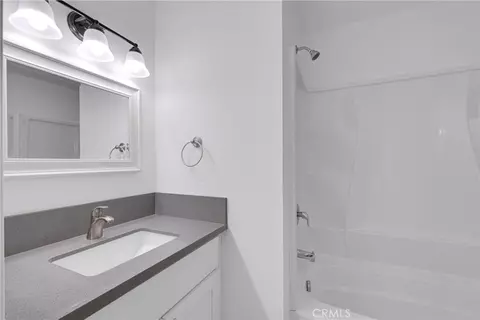 Bath - 5530 Ackerfield #508, Long Beach, CA 90805 photo 2 of 2