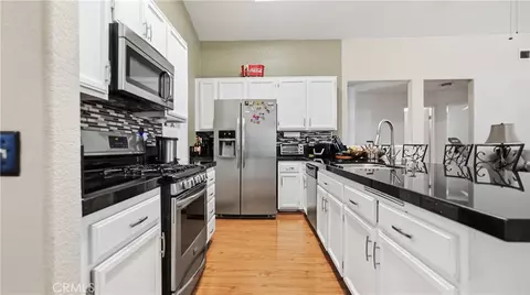 Kitchen - 14405 Cedar, Hesperia, CA 92344 photo 2 of 4