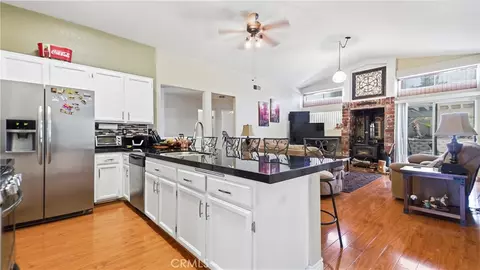 Kitchen - 14405 Cedar, Hesperia, CA 92344 photo 1 of 4