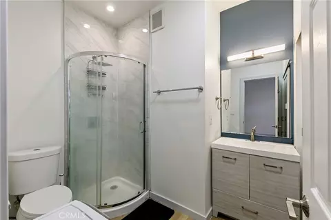 Bath - 319 Elm, Long Beach, CA 90802 photo 2 of 2