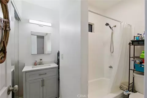 Bath - 319 Elm, Long Beach, CA 90802 photo 1 of 2