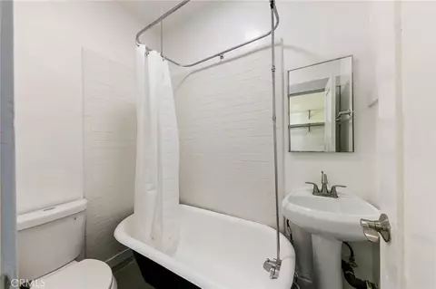Bath - 445 E 3rd, Long Beach, CA 90802 photo 3 of 3