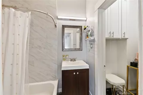 Bath - 445 E 3rd, Long Beach, CA 90802 photo 1 of 3
