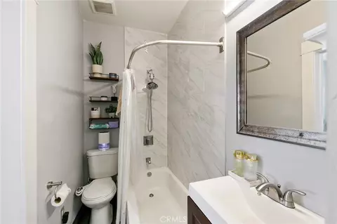 Bath - 445 E 3rd, Long Beach, CA 90802 photo 2 of 3