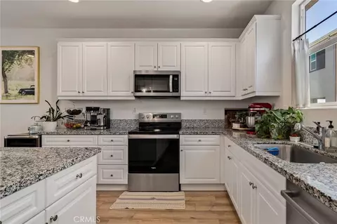 Kitchen - 924 E 3rd St, Santa Ana, CA 92701 photo 2 of 2