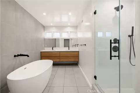 Bath - 1125 E Burlinghall, Long Beach, CA 90807 photo 3 of 3