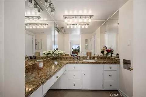 Bath - 3401 E 1st, Long Beach, CA 90803 photo 4 of 8