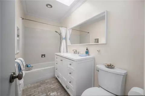 Bath - 3401 E 1st, Long Beach, CA 90803 photo 2 of 8