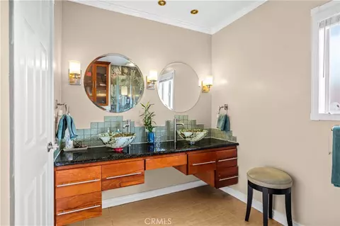 Bath - 6741 E Huntdale, Long Beach, CA 90808 photo 3 of 6