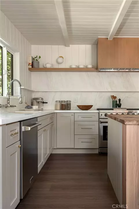 Kitchen - 191 John Muir, Lake Arrowhead, CA 92352 photo 7 of 9