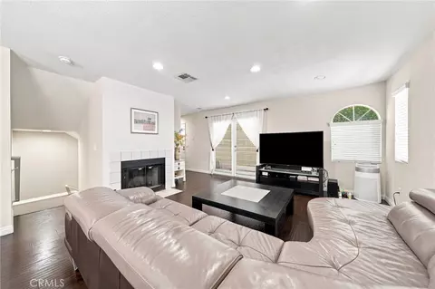 Living - 1665 E 68th #21, Long Beach, CA 90805 photo 3 of 3