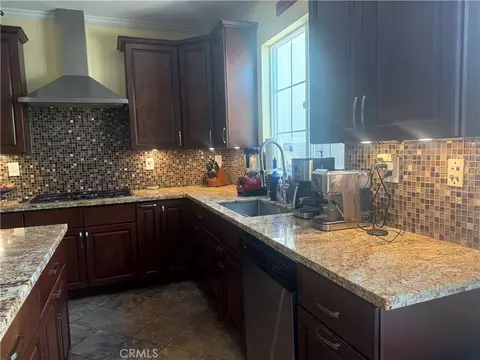 Kitchen - 16 Bower Ln, Ladera Ranch, CA 92694 photo 5 of 7