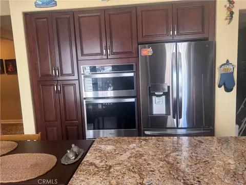 Kitchen - 16 Bower Ln, Ladera Ranch, CA 92694 photo 6 of 7